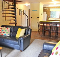 Cedar Holiday Units - Apartment 3 - Accommodation ACT