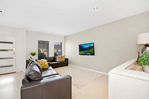 Central Warrnambool Townhouse - Accommodation ACT 2