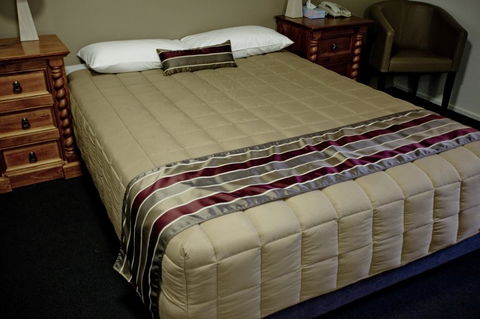 Centrepoint Motor Inn - Accommodation ACT 2