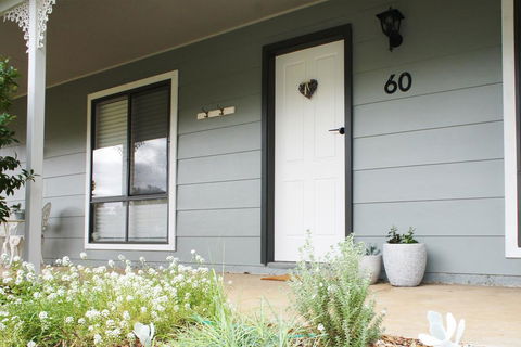 Charlottes Honor - River & Golf Cottage - Accommodation ACT 0