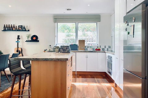 Charming Family Home W/Home Cinema+Huge Bedrooms Near Glen Waverley - Accommodation ACT 1