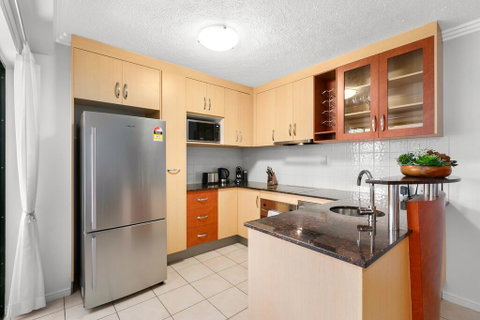 Chic City Apartment With Waterfront Views - Accommodation ACT 2