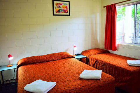 Coconut Grove Holiday Apartments - Accommodation ACT 3