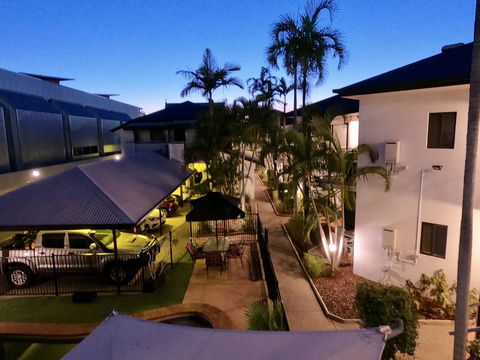 Coffee House Apartment Motel - Accommodation ACT 2