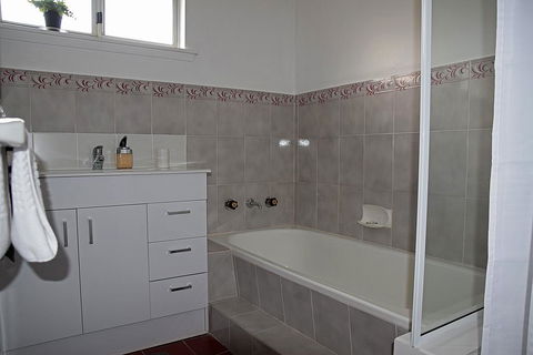 Cole House Apartments - Accommodation ACT 0
