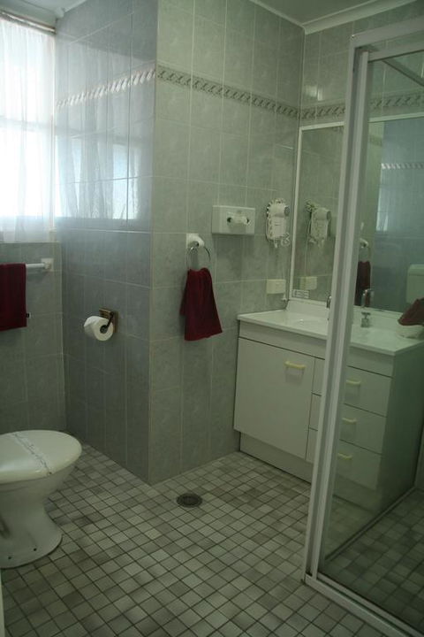 Colonial Court Motor Inn - Accommodation ACT 3
