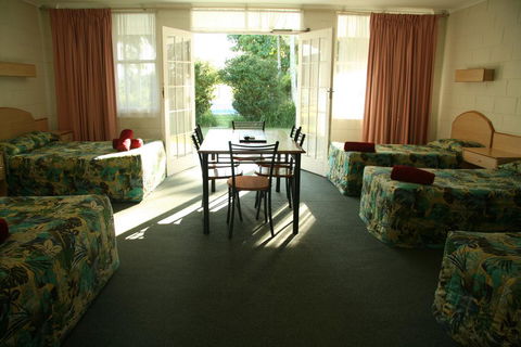 Colonial Court Motor Inn - Accommodation ACT 2
