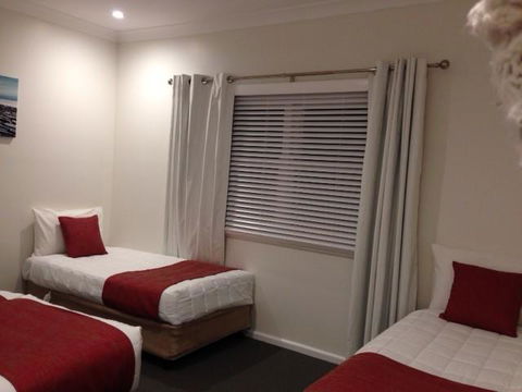 Colonial Lodge Motor Inn - Accommodation ACT 2
