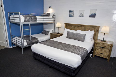 Colonial Motel & Apartments - Accommodation ACT 3