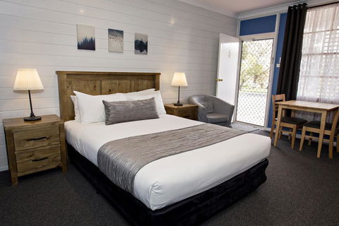 Colonial Motel & Apartments - Accommodation ACT 1