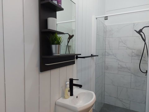 Comfortable Guest Room Closes To Emerald CBD - Accommodation ACT 1
