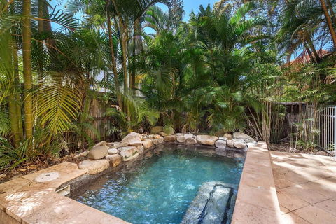 Contemporary & Luxurious, Little Cove - Accommodation ACT 3