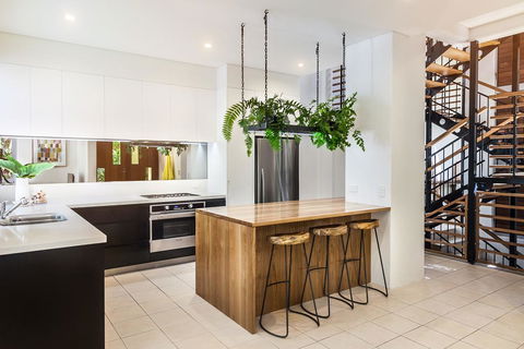 Contemporary & Luxurious, Little Cove - Accommodation ACT 1