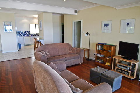 Cooinda, 17 Dulconghi Street - Accommodation ACT 0