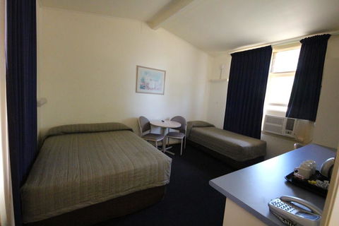 Coolabah Motel - Accommodation ACT 2