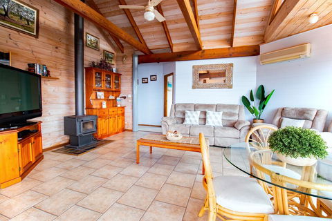 Coota Views - Accommodation ACT 1