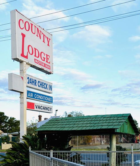 County Lodge Motor Inn - Accommodation ACT 3