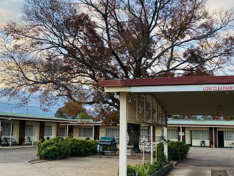 County Lodge Motor Inn - Accommodation ACT 2
