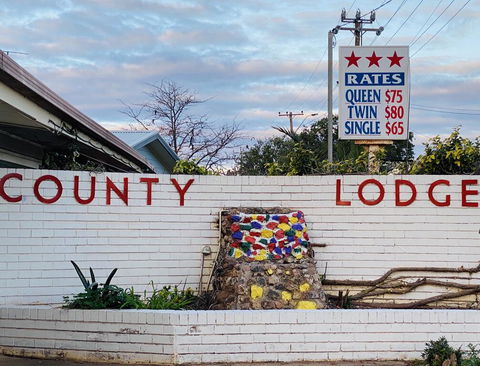 County Lodge Motor Inn - Accommodation ACT 1