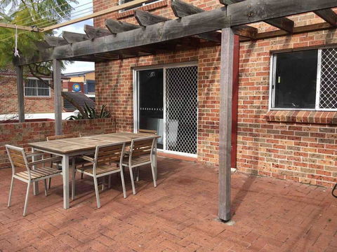 Cozy 3BR Townhouse In Liverpool CBD With Parking - Accommodation ACT 1
