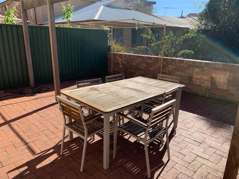 Cozy 3BR Townhouse In Liverpool CBD With Parking - Accommodation ACT 2