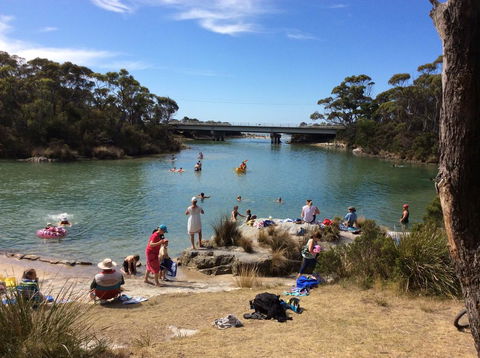 Crayfish Creek Van & Cabin Park - Accommodation ACT 2