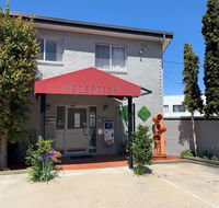 Crest Motor Inn - Accommodation ACT