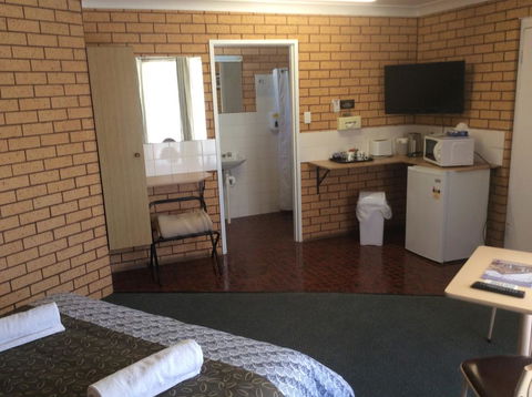 Cross Roads Motel - Accommodation ACT 3