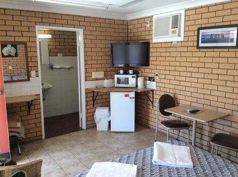 Cross Roads Motel - Accommodation ACT 2