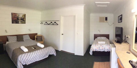 Cross Roads Motel - Accommodation ACT 1