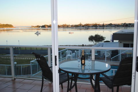 Crown Apartments - Accommodation ACT 0