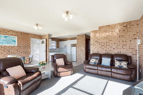 Crystal Waters Unit 2 - Accommodation ACT 3