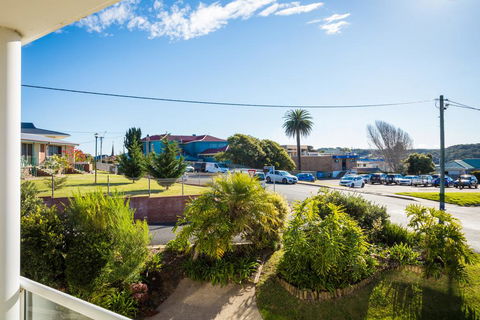 Crystal Waters Unit 2 - Accommodation ACT 1