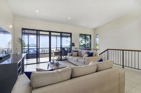 Currumbin Beachside Holiday Home - Accommodation ACT 2