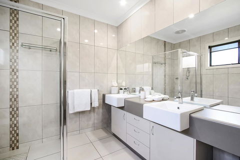 Cypress Townhouse 17 - Suite - Accommodation ACT 1