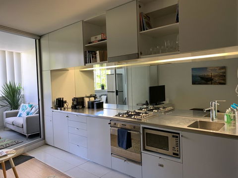 Darlinghurst Spacious Apartment With Balcony And Pool With Harbour Views - Accommodation ACT 1