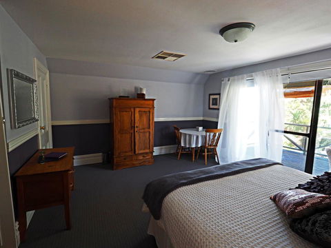 Darlington House - Accommodation ACT 2