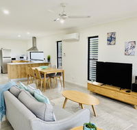 DAYDREAMING Airlie Beach Water views  only 200m to boardwalk. - Accommodation ACT