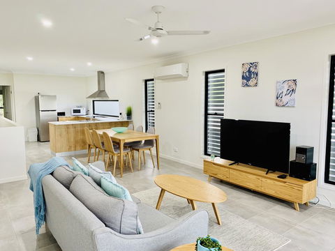 DAYDREAMING Airlie Beach, Water Views & Only 200m To Boardwalk. - Accommodation ACT 0