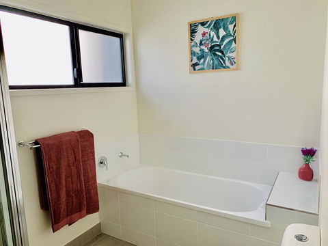 DAYDREAMING Airlie Beach, Water Views & Only 200m To Boardwalk. - Accommodation ACT 3