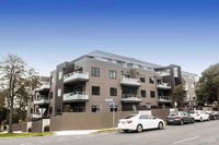Deakin 2Bed 2Bath and Free parking