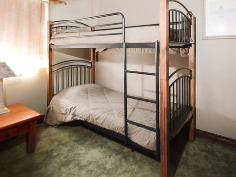 Debra Court 6 - Accommodation ACT 2
