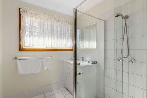 Dolphin Sands Holiday Cabins - Accommodation ACT 3