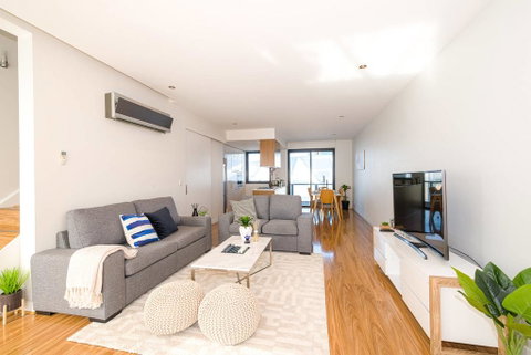 Double Storey Harbortown Townhouse - Accommodation ACT 0