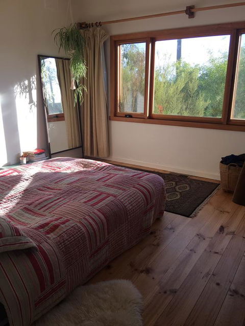 Eco-renovated Light-filled House On A Hill - Accommodation ACT 3
