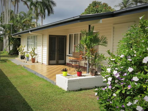 Edge Hill Clean & Green Cairns, 7 Minutes From The Airport, 7 Minutes To Cairns CBD & Reef Fleet Terminal - Accommodation ACT 2