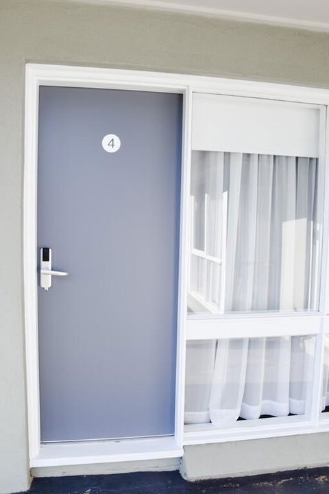 Eight Spence - Accommodation ACT 3
