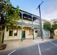 Entire Townhouse in Heart of Echuca's Port CBD - 15 guest capacity - Accommodation ACT