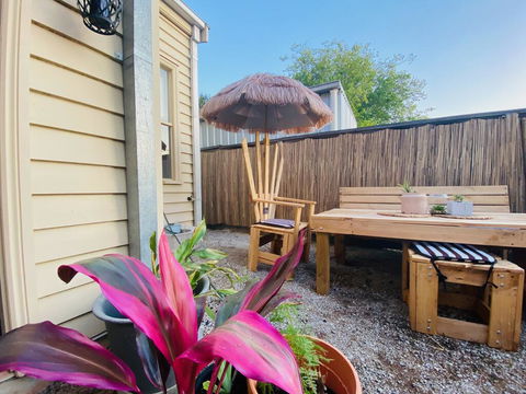 Entire Townhouse In Heart Of Echuca's Port CBD - 15 Guest Capacity - Accommodation ACT 2