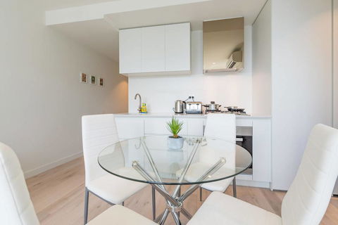 EQ Tower Luxury 1 Bedroom Central Melbourne - Accommodation ACT 3
